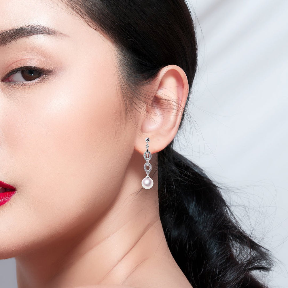 FCテリ最強　天女クラス　アコヤ真珠　8-8.5mm 揺れるタイプ　K18 おすすめ アコヤ真珠ジュエリー｜宇和島の天成真珠 – Tensei Pearl